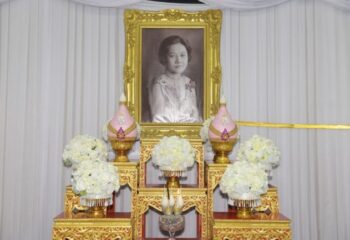 นนทบุรี-จัดพิธีสวดพระพุทธมนต์และทำบุญตักบาตรถวายพระราชกุศล เนื่องในวาระครบรอบ 100 ปี สมเด็จพระนางเจ้ารำไพพรรณี พระบรมราชินี ในรัชกาลที่ 7 :