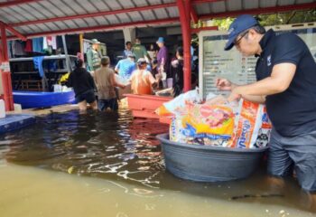 ดร.สาธิต แนะน้ำท่วมแก้คน และสัตว์ที่ดีไปพร้อมกันได้ :