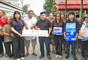 เทอร์ร่าดีเวลล๊อบเม้นท์​ จำกัด ร่วมมอบเครื่องอุปโภค​ และบริโภค ให้กับผู้ได้รับผลกระทบน้ำท่วม​ ในพื้นที่​อำเภอคลองหลวง​ จังหวัดปทุมธานี :